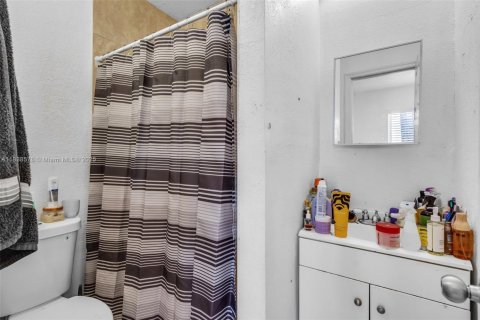Casa en venta en Miami, Florida, 5 dormitorios, 191.01 m2 № 1826007 - foto 22