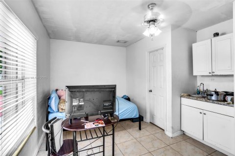Casa en venta en Miami, Florida, 5 dormitorios, 191.01 m2 № 1826007 - foto 21