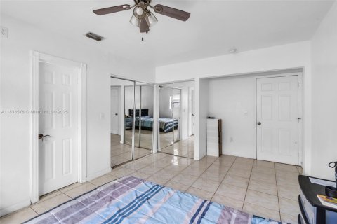Casa en venta en Miami, Florida, 5 dormitorios, 191.01 m2 № 1826007 - foto 29