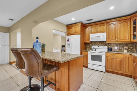 Casa en venta en Miami, Florida, 5 dormitorios, 191.01 m2 № 1826007 - foto 11