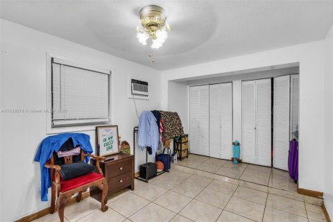 Casa en venta en Miami, Florida, 5 dormitorios, 191.01 m2 № 1826007 - foto 13