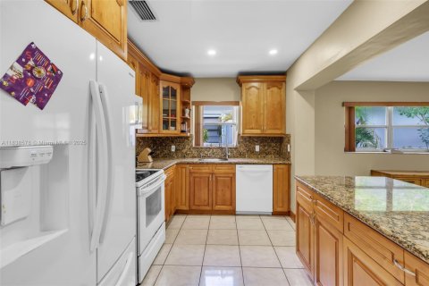 Casa en venta en Miami, Florida, 5 dormitorios, 191.01 m2 № 1826007 - foto 12