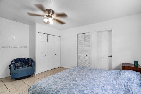 Casa en venta en Miami, Florida, 5 dormitorios, 191.01 m2 № 1826007 - foto 18