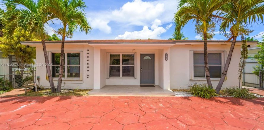 Casa en Miami, Florida 5 dormitorios, 191.01 m2 № 1826007