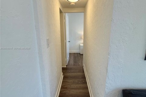 Casa en alquiler en Miami Beach, Florida, 2 dormitorios, 60.39 m2 № 2068853 - foto 9