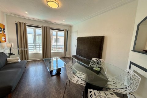 Casa en alquiler en Miami Beach, Florida, 2 dormitorios, 60.39 m2 № 2068853 - foto 3