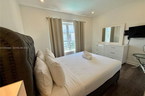 Casa en alquiler en Miami Beach, Florida, 2 dormitorios, 60.39 m2 № 2068853 - foto 10