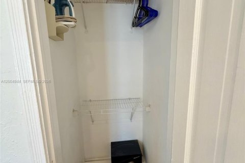 Casa en alquiler en Miami Beach, Florida, 2 dormitorios, 60.39 m2 № 2068853 - foto 12