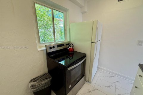 Casa en alquiler en Miami Beach, Florida, 2 dormitorios, 60.39 m2 № 2068853 - foto 5