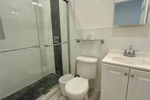Casa en alquiler en Miami Beach, Florida, 2 dormitorios, 60.39 m2 № 2068853 - foto 13
