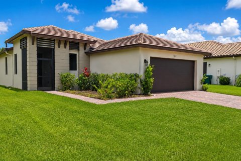 House in Ave Maria, Florida 3 bedrooms, 159.51 sq.m. № 2191705