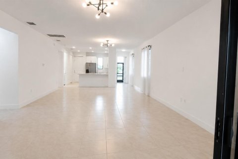 House in Ave Maria, Florida 3 bedrooms, 159.51 sq.m. № 2191705 - photo 9
