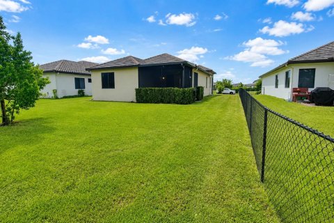 House in Ave Maria, Florida 3 bedrooms, 159.51 sq.m. № 2191705 - photo 18