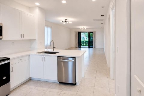 House in Ave Maria, Florida 3 bedrooms, 159.51 sq.m. № 2191705 - photo 4