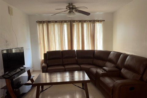Condo in Margate, Florida, 2 bedrooms  № 1813962 - photo 8