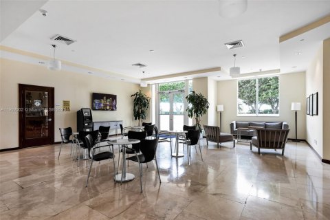 Condo in Miami, Florida, 1 bedroom  № 1953425 - photo 25