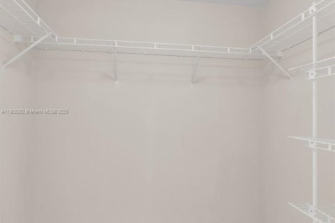 Condo in Miami, Florida, 1 bedroom  № 1953425 - photo 19