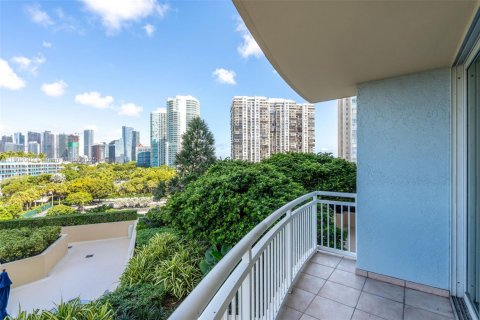Condo in Miami, Florida, 1 bedroom  № 1953425 - photo 2