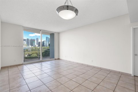 Condo in Miami, Florida, 1 bedroom  № 1953425 - photo 7