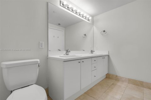 Condo in Miami, Florida, 1 bedroom  № 1953425 - photo 22