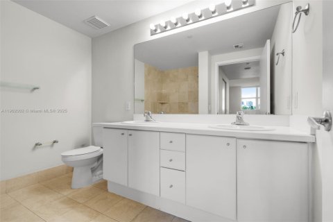 Condo in Miami, Florida, 1 bedroom  № 1953425 - photo 20