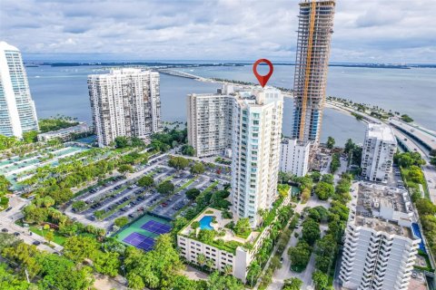 Condo in Miami, Florida, 1 bedroom  № 1953425 - photo 30