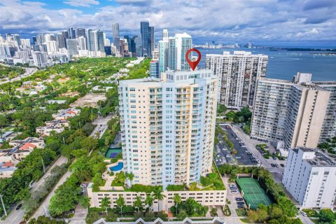 Condo in Miami, Florida, 1 bedroom  № 1953425 - photo 29