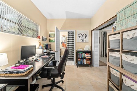 Villa ou maison à vendre à Tampa, Floride: 2 chambres, 167.41 m2 № 2094068 - photo 16