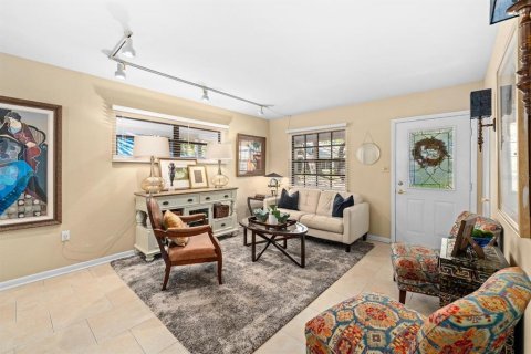 Villa ou maison à vendre à Tampa, Floride: 2 chambres, 167.41 m2 № 2094068 - photo 8