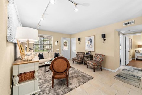 Villa ou maison à vendre à Tampa, Floride: 2 chambres, 167.41 m2 № 2094068 - photo 6