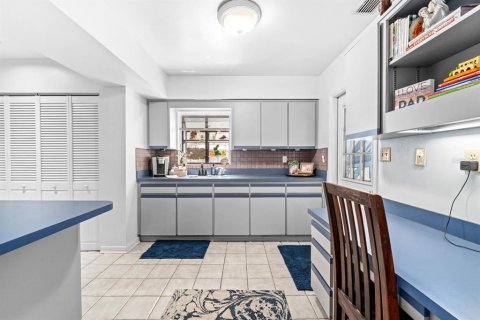 Villa ou maison à vendre à Tampa, Floride: 2 chambres, 167.41 m2 № 2094068 - photo 19