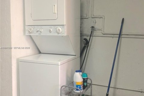 Adosado en alquiler en Miami, Florida, 2 dormitorios, 117.24 m2 № 2004289 - foto 16