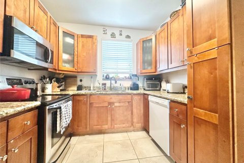 Adosado en Miami, Florida 2 dormitorios, 117.24 m2 № 2004289