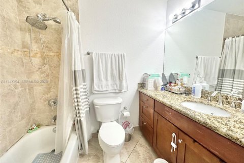 Adosado en alquiler en Miami, Florida, 2 dormitorios, 117.24 m2 № 2004289 - foto 12