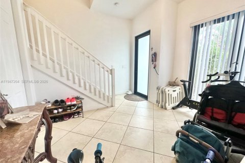 Adosado en alquiler en Miami, Florida, 2 dormitorios, 117.24 m2 № 2004289 - foto 2