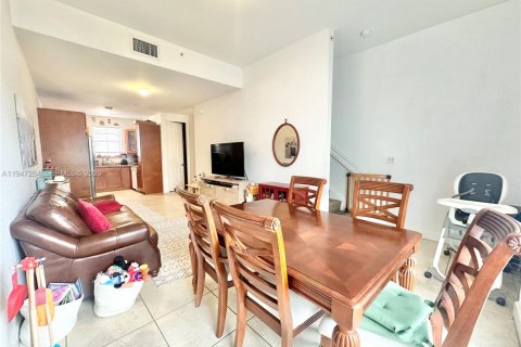 Adosado en alquiler en Miami, Florida, 2 dormitorios, 117.24 m2 № 2004289 - foto 10
