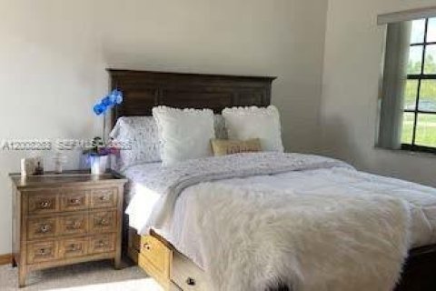 Immobilier commercial à louer à Homestead, Floride: 1 chambre, 273.69 m2 № 2170901 - photo 3