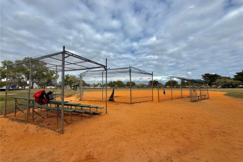 Villa ou maison à louer à Miami, Floride: 4 chambres, 186.18 m2 № 1996878 - photo 26