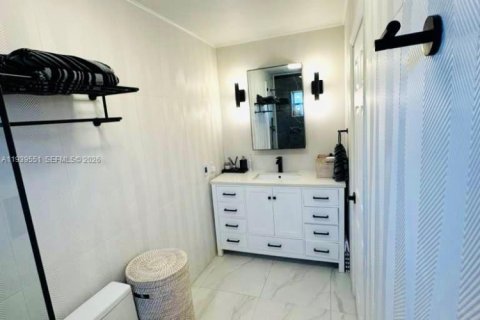 Villa ou maison à louer à Miami, Floride: 4 chambres, 186.18 m2 № 1996878 - photo 8