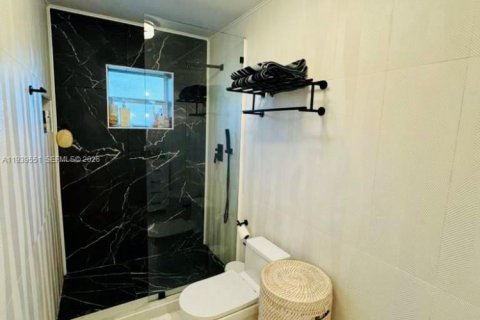 Villa ou maison à louer à Miami, Floride: 4 chambres, 186.18 m2 № 1996878 - photo 6
