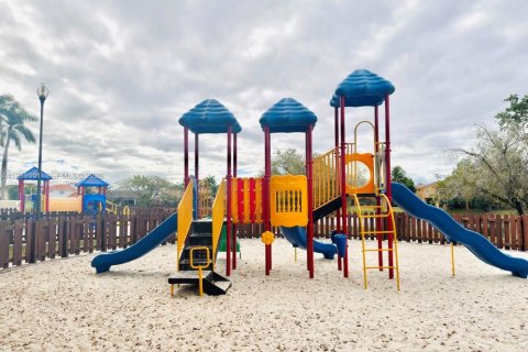 Villa ou maison à louer à Miami, Floride: 4 chambres, 186.18 m2 № 1996878 - photo 30