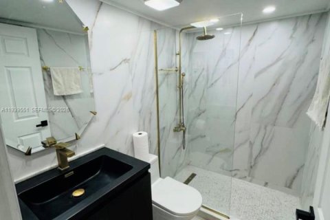 Villa ou maison à louer à Miami, Floride: 4 chambres, 186.18 m2 № 1996878 - photo 4