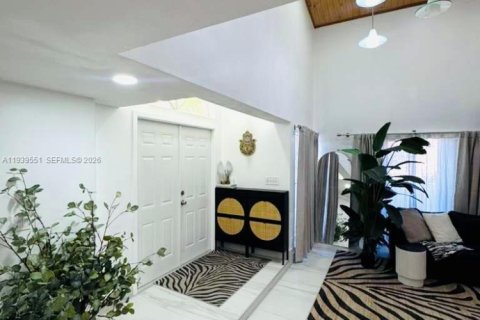 Villa ou maison à louer à Miami, Floride: 4 chambres, 186.18 m2 № 1996878 - photo 2