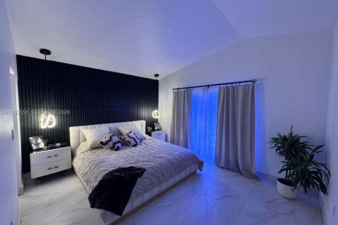 Villa ou maison à louer à Miami, Floride: 4 chambres, 186.18 m2 № 1996878 - photo 3