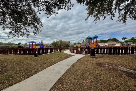 Villa ou maison à louer à Miami, Floride: 4 chambres, 186.18 m2 № 1996878 - photo 29