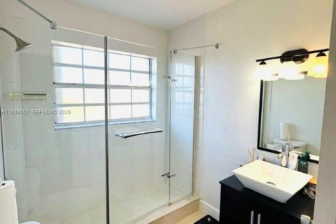 Villa ou maison à louer à Miami, Floride: 4 chambres, 186.18 m2 № 1996878 - photo 10