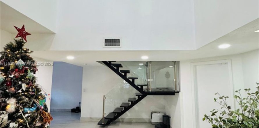 Villa ou maison à Miami, Floride 4 chambres, 186.18 m2 № 1996878