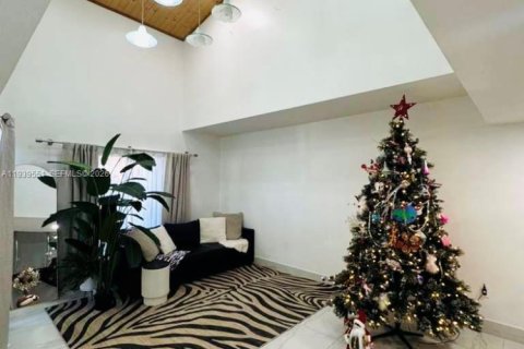 Villa ou maison à louer à Miami, Floride: 4 chambres, 186.18 m2 № 1996878 - photo 11