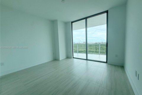 Condo in North Miami, Florida, 3 bedrooms  № 2399641 - photo 11