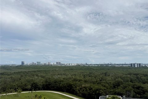 Condo in North Miami, Florida, 3 bedrooms  № 2399641 - photo 3